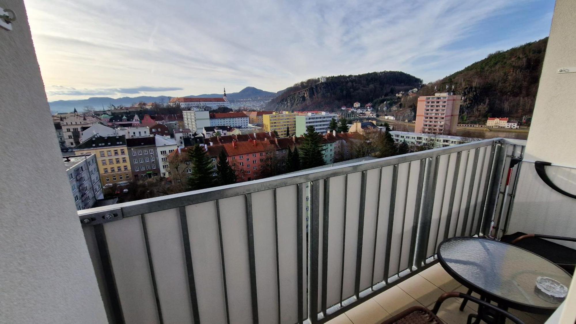 Byt S Jedinecnym Vyhledem Decin Exterior foto